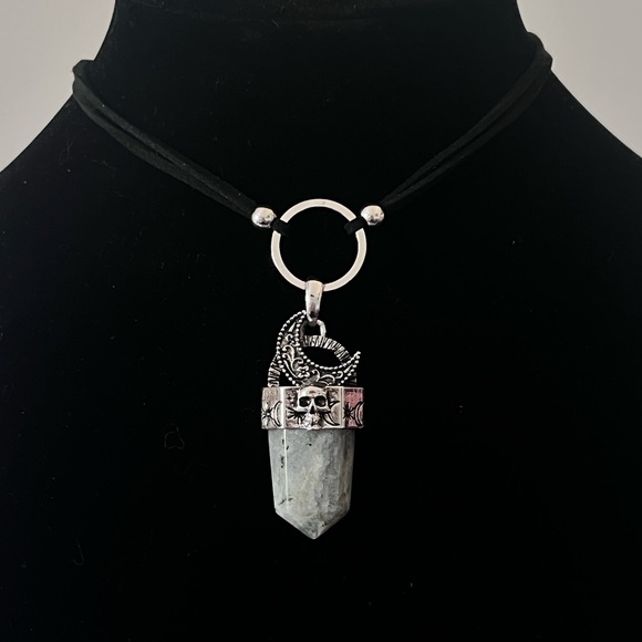 Hand Crafted Labradorite Silver and Black Pendant Necklace - Picture 2 of 4